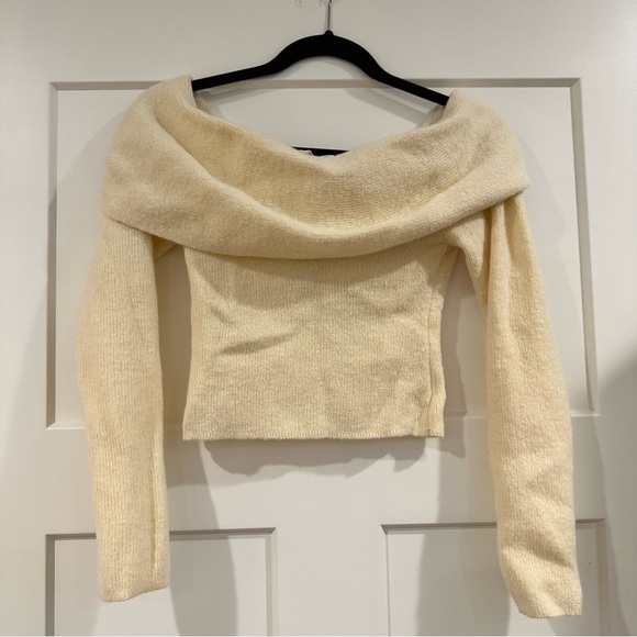 NWT 4th & Reckless Off-the-Shoulder Sweater - Picture 2 of 3